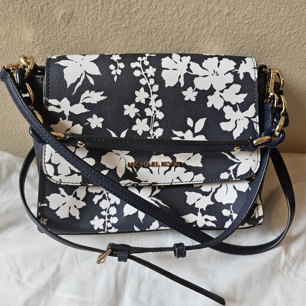 Michael kors crossbody bag - Picture 1 of 7